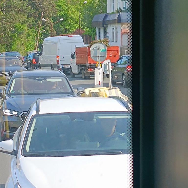 Komořany jako dálniční přivaděč? Napojení na okruh přivede další auta do středu obydlené čtvrti